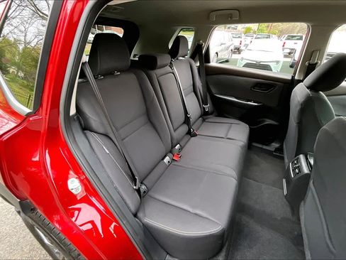 Used 2023 Nissan Rogue S image 18