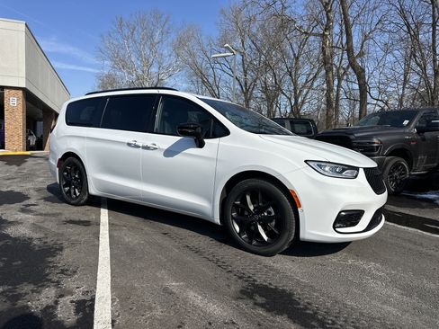 New 2026 Chrysler Pacifica Select w/ S Appearance Package FWD image 20