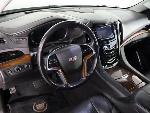 Used 2018 Cadillac Escalade Luxury image 7