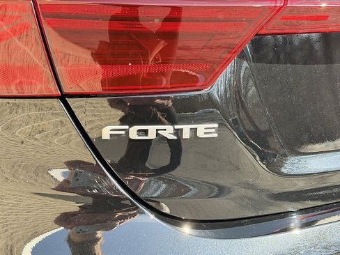 Used 2023 Kia Forte LXS w/ LXS Technology Package image 25