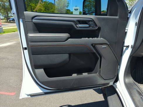 Used 2025 GMC Sierra 2500 AT4 w/ AT4 Premium Plus Package AWD/4WD image 17