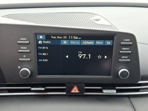 Certified 2025 Hyundai Elantra SE image 16