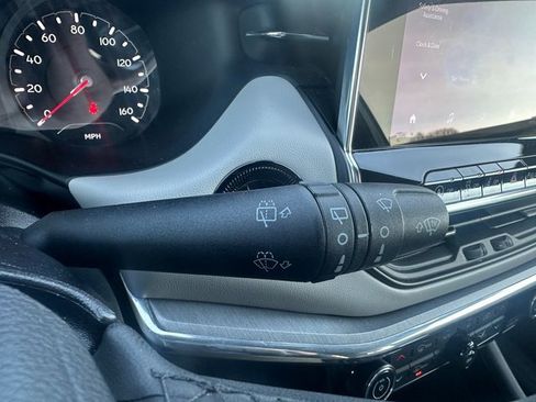 Used 2024 Jeep Compass Limited image 34