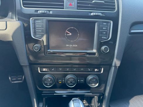 Used 2017 Volkswagen GTI SE image 16