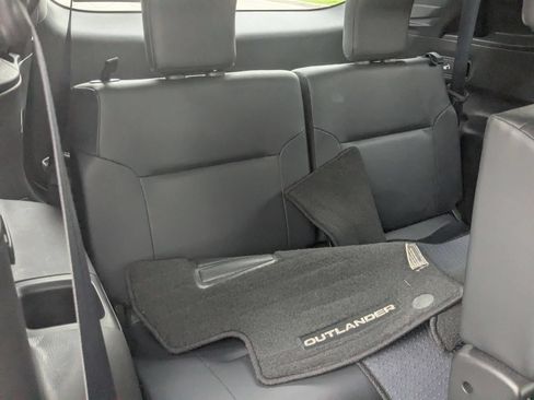Used 2024 Mitsubishi Outlander SE Black Edition FWD image 39