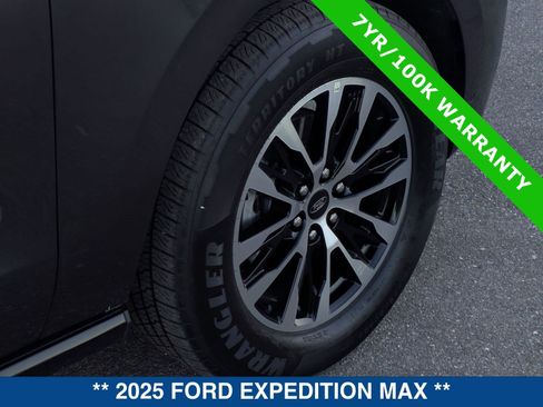 Certified 2025 Ford Expedition Max Platinum image 12