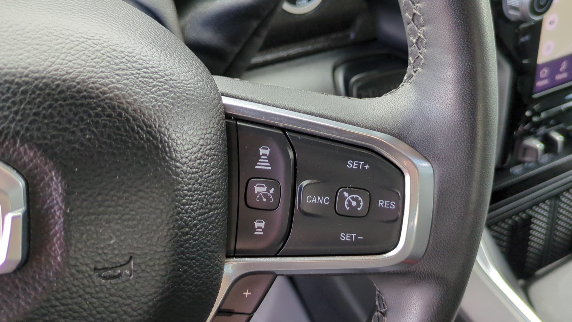Used 2025 RAM 2500 Laramie AWD/4WD image 18