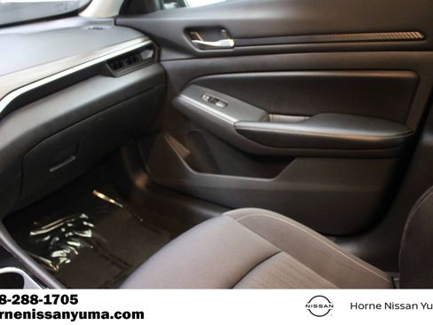 Used 2024 Nissan Altima 2.5 SV FWD image 11