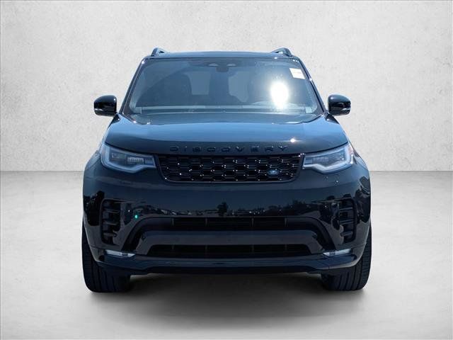 Used 2025 Land Rover Discovery Dynamic SE AWD/4WD image 6