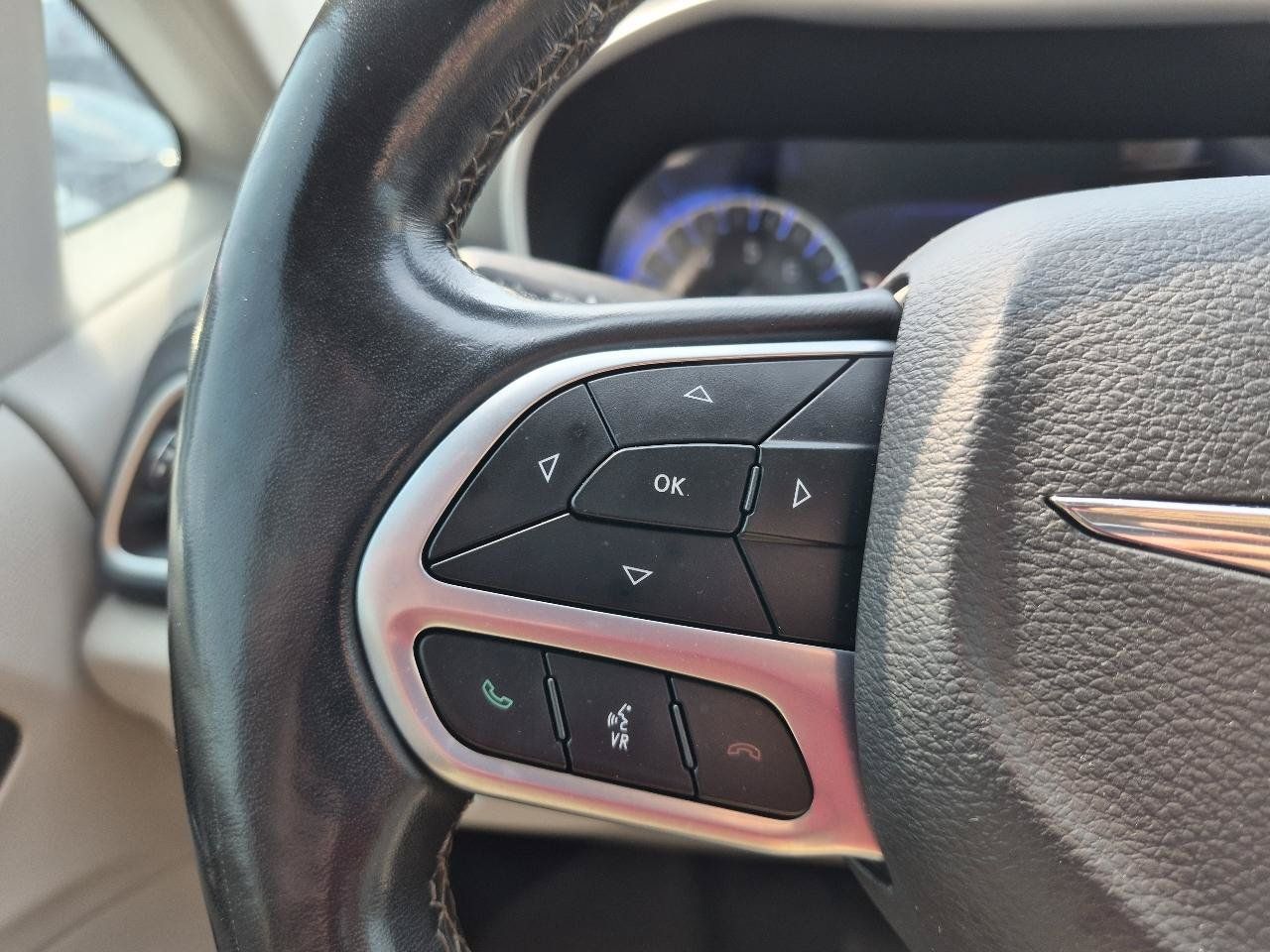 Used 2021 Chrysler Pacifica Touring-L FWD image 18