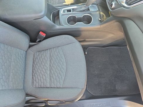 Used 2021 Chevrolet Equinox LT image 10