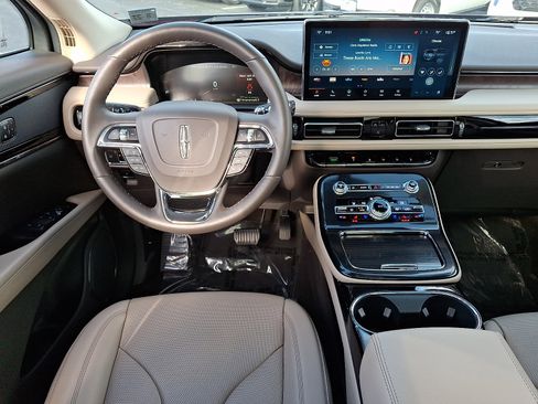 Certified 2022 Lincoln Nautilus Reserve image 12