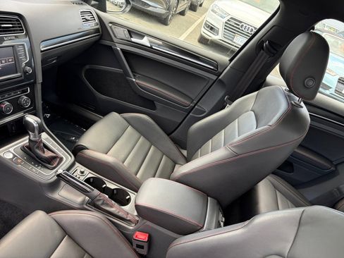 Used 2017 Volkswagen GTI SE image 31