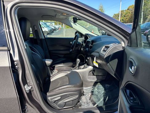 Used 2021 Jeep Compass Latitude w/ Convenience Group image 16