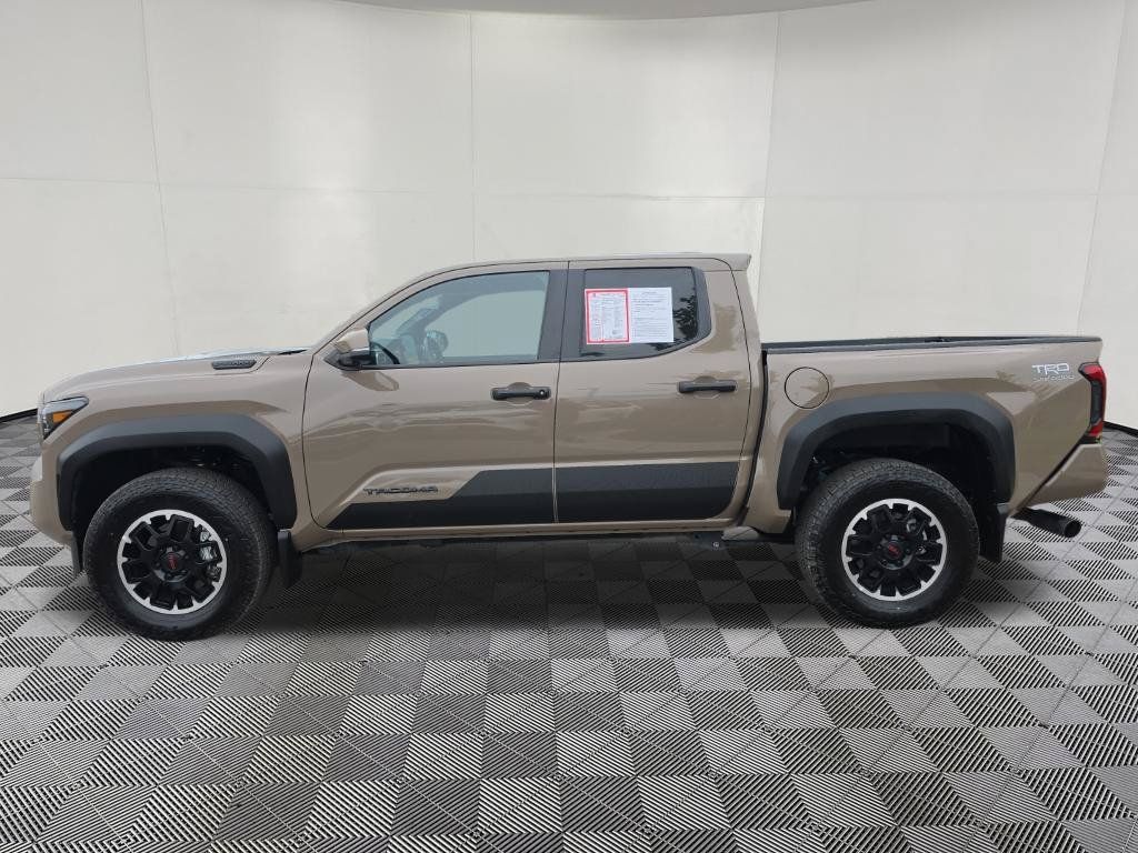 Used 2026 Toyota Tacoma TRD Off-Road w/ TRD Off Road Premium Package AWD/4WD image 4