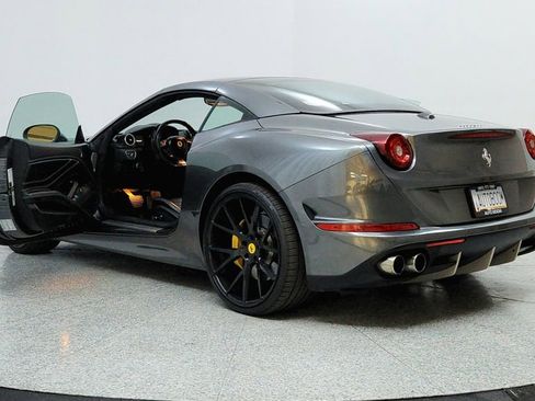 Used 2018 Ferrari California T image 10