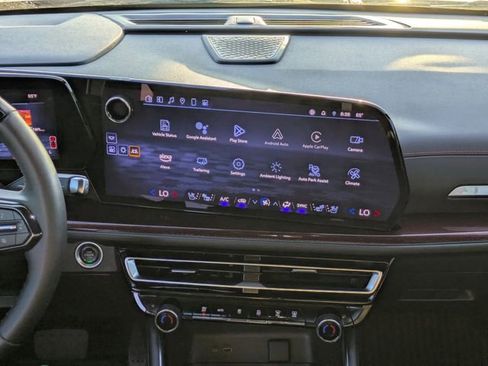 Used 2024 Chevrolet Traverse RS image 21