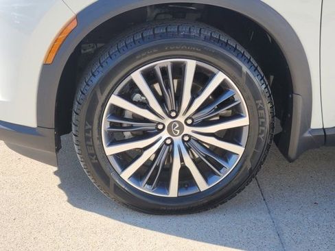 Used 2023 INFINITI QX60 Sensory w/ Vision Package image 17