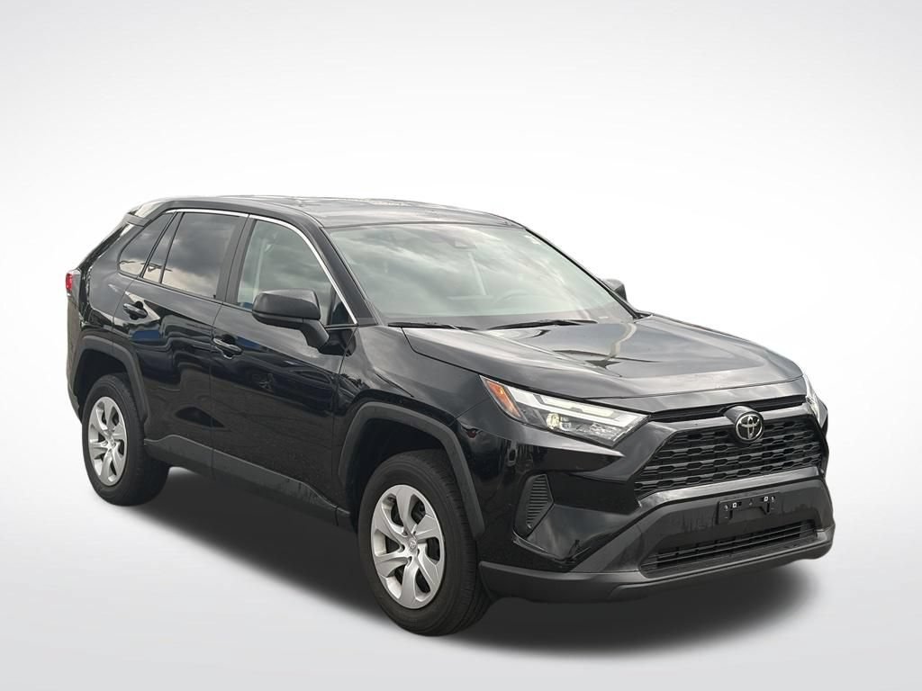 Used 2025 Toyota RAV4 LE AWD/4WD image 2