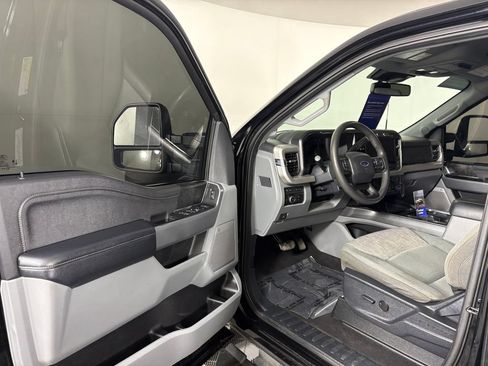 Certified 2023 Ford F250 XLT w/ Black Appearance Package AWD/4WD image 11