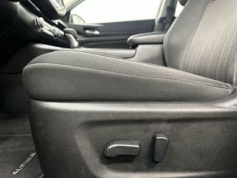 Used 2025 Nissan Altima 2.5 SV image 26