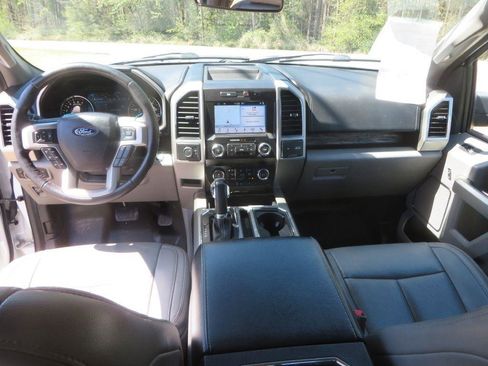Used 2019 Ford F150 Lariat image 15