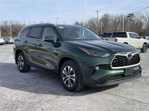 Used 2024 Toyota Highlander XLE image 7