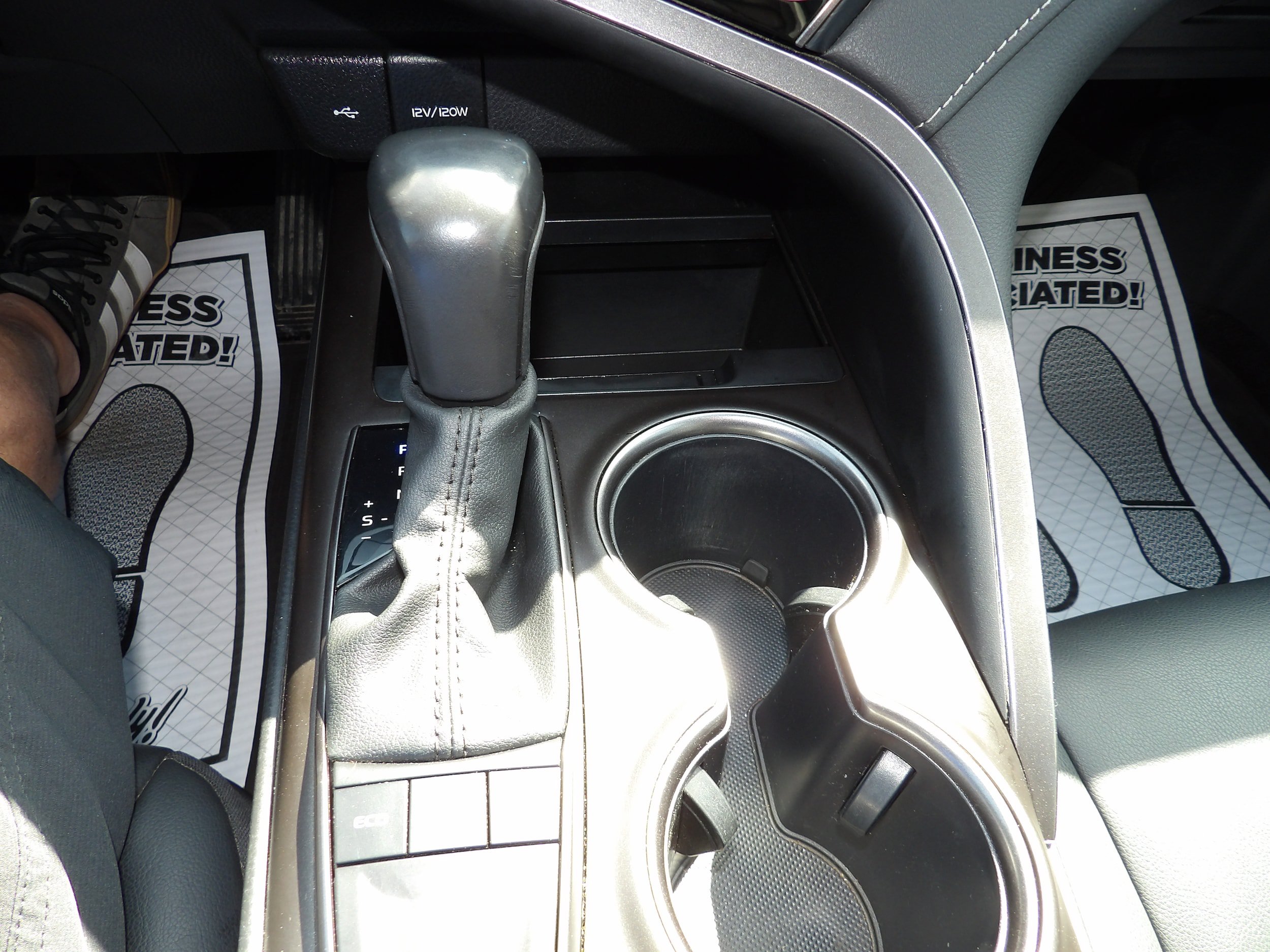 Used 2024 Toyota Camry SE w/ Cold Weather Package FWD image 17