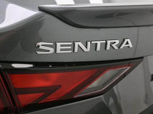 Used 2020 Nissan Sentra SR w/ Premium Package FWD image 10