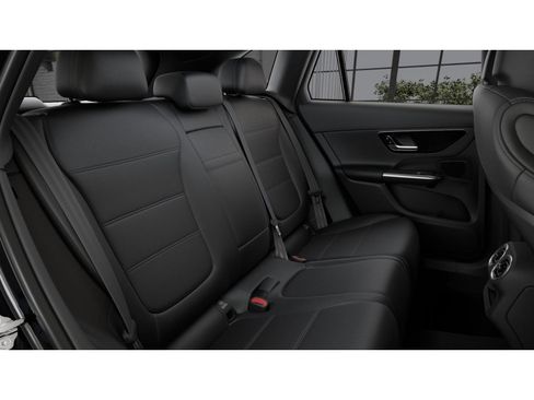 Certified 2025 Mercedes-Benz GLC 300 4MATIC image 5