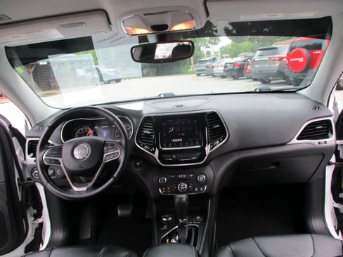 Used 2019 Jeep Cherokee Limited image 23