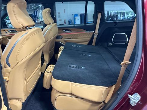 Used 2025 Jeep Grand Cherokee Summit AWD/4WD image 83