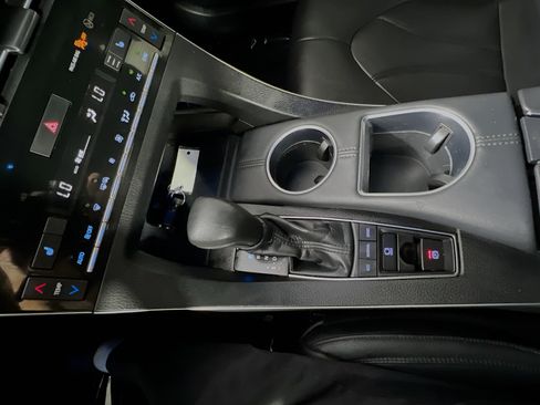 Used 2019 Toyota Avalon XLE FWD image 25