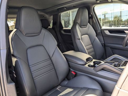 Certified 2025 Porsche Cayenne image 24