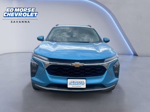 Used 2025 Chevrolet Trax LT w/ Sunroof Package FWD image 8