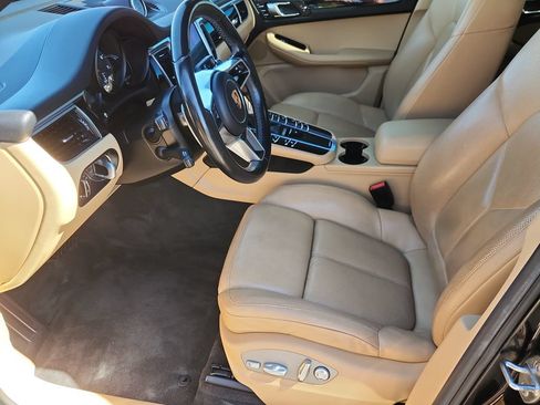 Used 2017 Porsche Macan AWD/4WD image 7