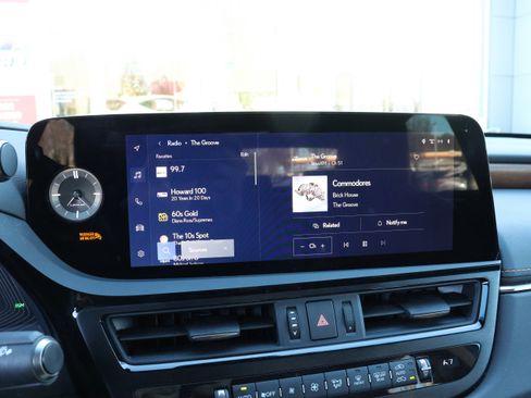 Used 2024 Lexus ES 350 Ultra Luxury image 23