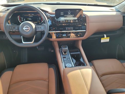 New 2025 Nissan Pathfinder Platinum image 7