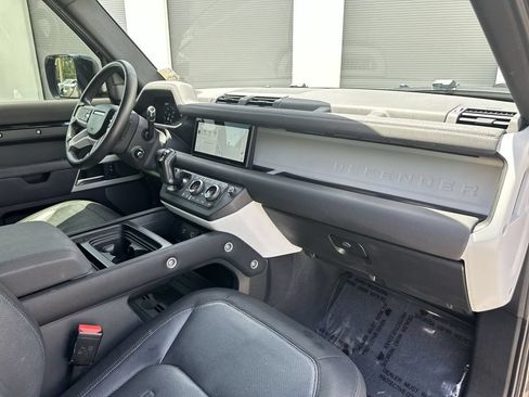 Used 2021 Land Rover Defender 110 X-Dynamic SE AWD/4WD image 28