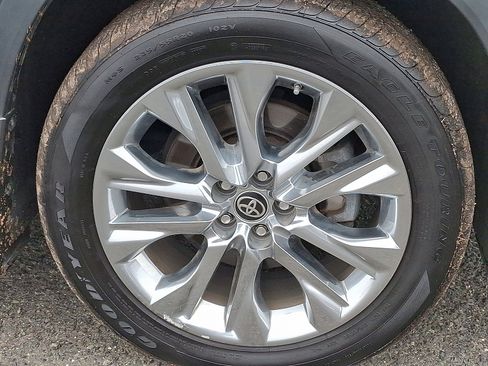 Used 2023 Toyota Highlander Limited image 9