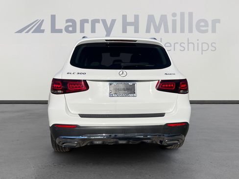 Used 2022 Mercedes-Benz GLC 300 4MATIC image 4