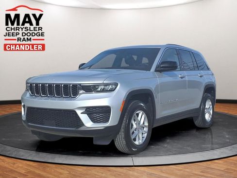 New 2026 Jeep Grand Cherokee Laredo image 1