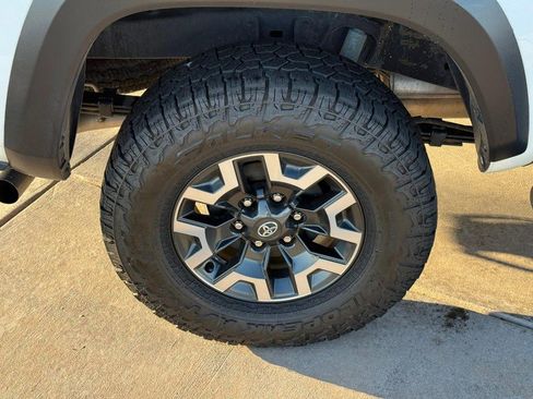 Certified 2021 Toyota Tacoma SR5 image 7