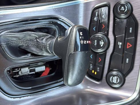 Used 2015 Dodge Challenger SXT RWD image 18