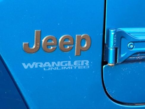 Used 2022 Jeep Wrangler Unlimited Rubicon 4xe w/ Cold Weather Group AWD/4WD image 10