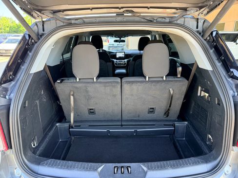 Used 2024 Ford Explorer XLT RWD image 26
