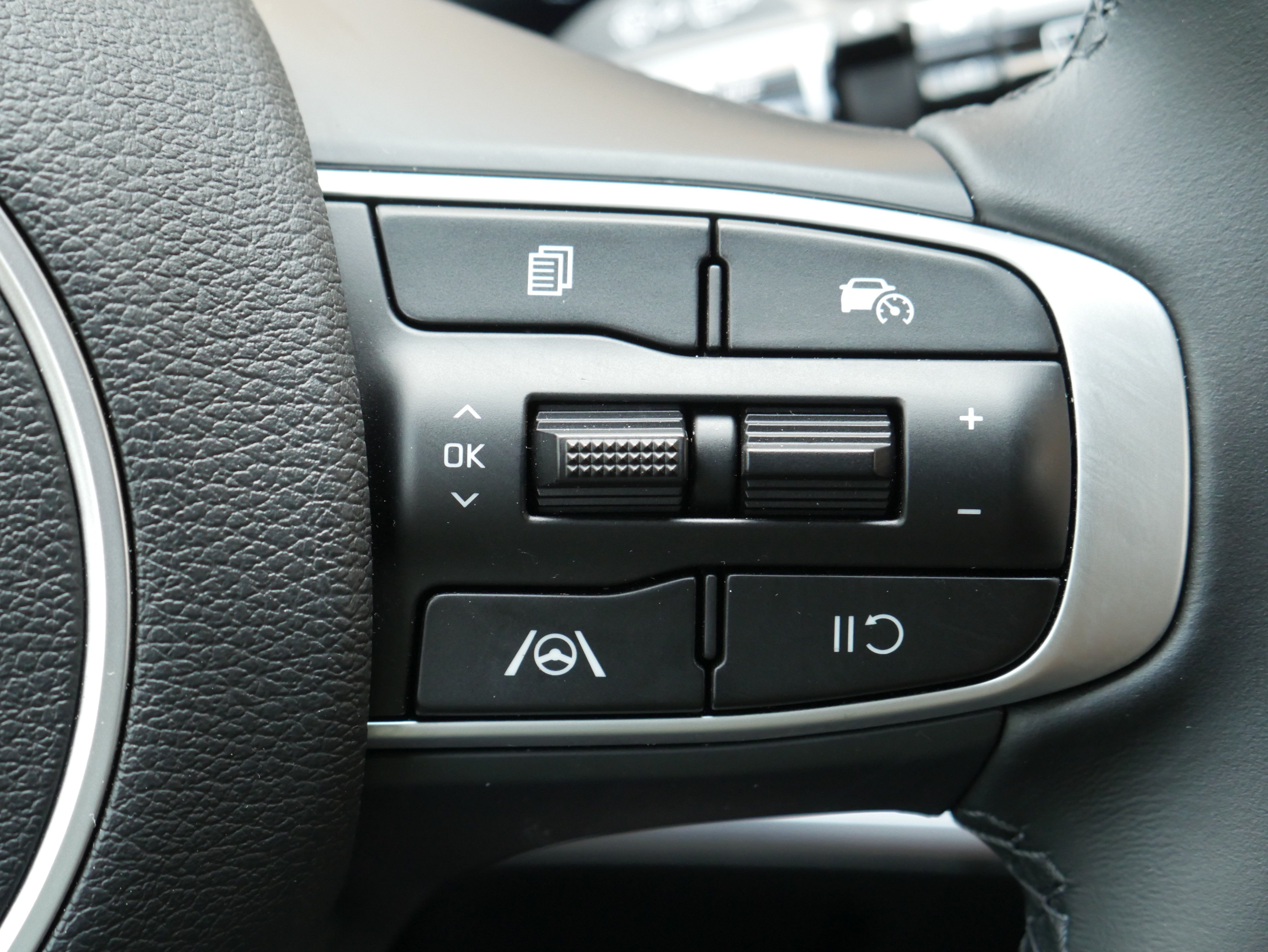Used 2025 Kia Sportage EX AWD/4WD image 26