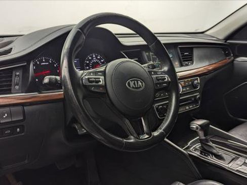 Used 2017 Kia Cadenza Premium w/ Luxury Package image 23
