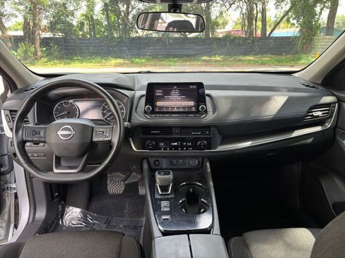 Used 2025 Nissan Rogue SV FWD image 34