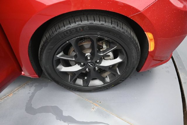 Used 2025 Chrysler Pacifica Limited FWD image 39